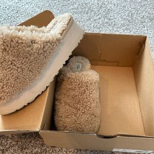 Ugg Platform Maxi Curly